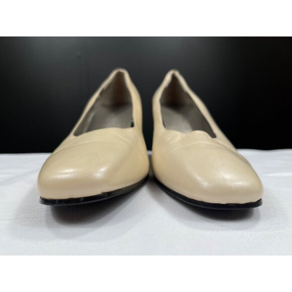 Vintage Bandolino SKU 231 Beige Leather Block Heel Pumps Size 7.5 - Picture 4 of 10